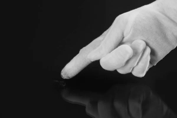 Person White Glove Checking Cleanliness Black Background Closeup — Stock Photo, Image