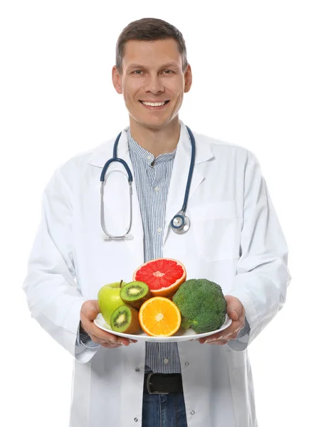 Beyaz arka planda sağlıklı ürünleri olan beslenme uzmanı. — Stok fotoğraf