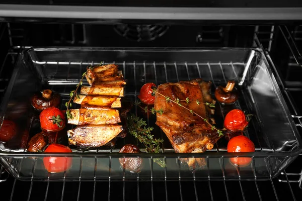 Daging Iga Panggang Yang Lezat Dalam Oven Daging Yummy — Stok Foto
