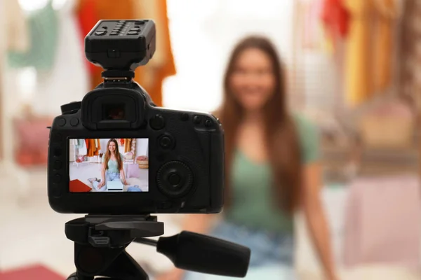 Fashion Blogger Recording New Video Room Focus Camera — Stock Photo, Image