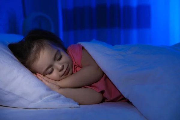 Linda Menina Dormindo Casa Horário Dormir — Fotografia de Stock