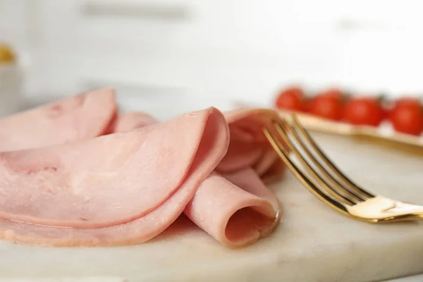 Fette Prosciutto Saporito Sul Tavolo Primo Piano — Foto Stock