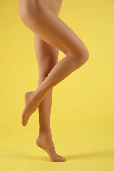 Woman Wearing Tights Yellow Background Closeup Legs — Stock Photo, Image