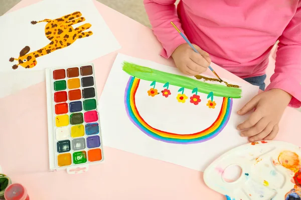 Pintura Infantil Mesa Rosa Primer Plano — Foto de Stock