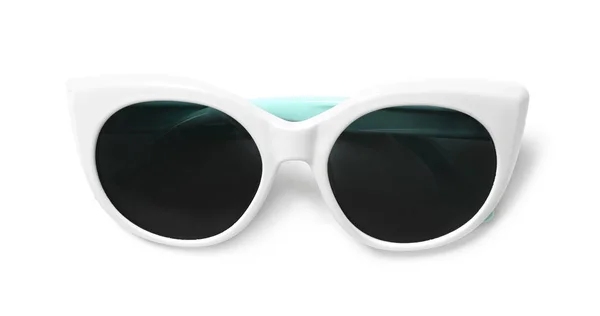 Nuevas gafas de sol de mujer elegantes aisladas en blanco — Foto de Stock