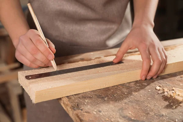 Professional Carpenter Measuring Wooden Plank Workshop Closeup — ストック写真