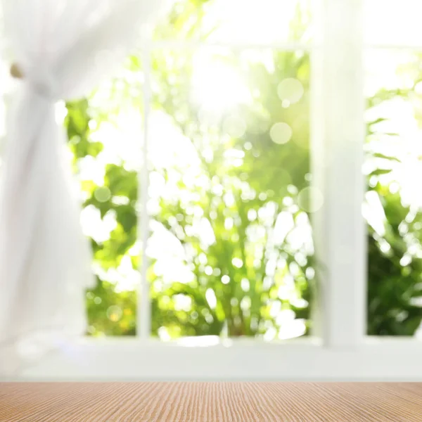 Table Bois Vue Par Fenêtre Sur Jardin Printemps — Photo