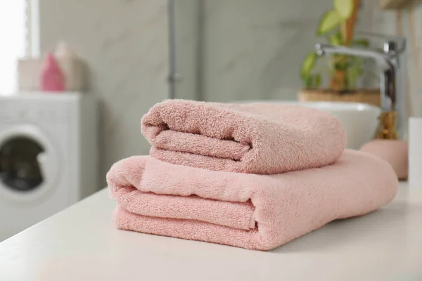 Stack Clean Towels Bathroom Countertop — Stock Photo, Image
