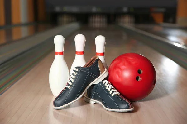 Shoes Pins Ball Bowling Lane Club — 스톡 사진