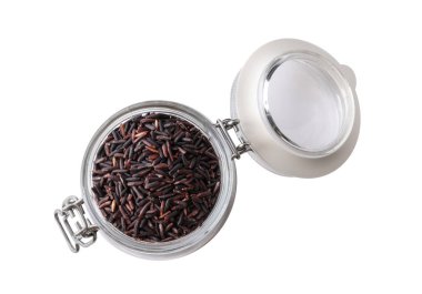 Kavanozda kahverengi pirinç, beyaz manzarada izole edilmiş.