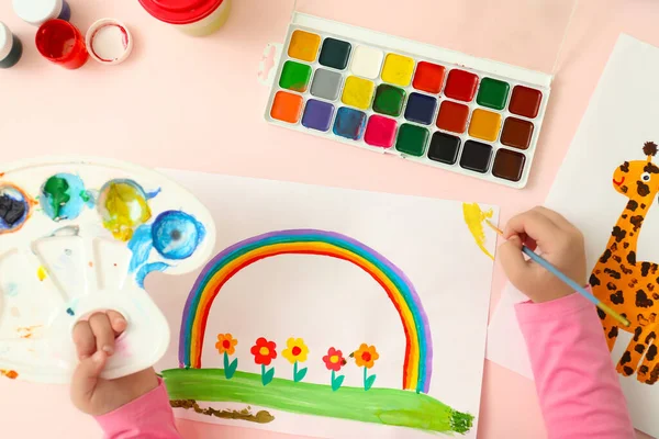 Jolie Petite Peinture Enfant Table Vue Dessus — Photo