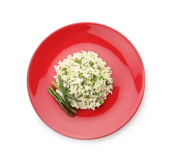 Heerlijke risotto met asperges geïsoleerd op wit, bovenaanzicht — Stockfoto