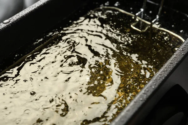 深い揚げ油で熱々の調理油 クローズアップ — ストック写真