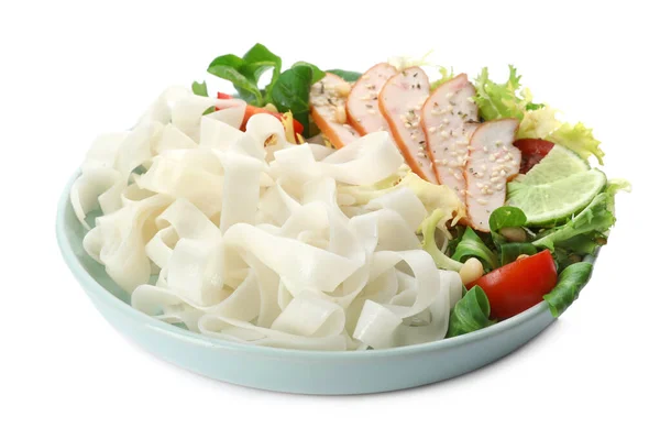 Leckere Gekochte Reisnudeln Mit Huhn Und Gemüse Isoliert Auf Weiß — Stockfoto