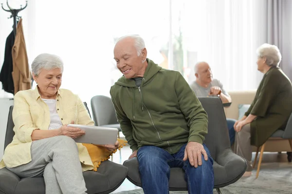Ouderen Met Tabletten Geriatrisch Hospice Ouderen Geven — Stockfoto