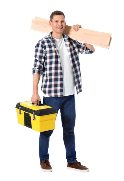 Przystojny stolarz z drewnianymi deskami i skrzynką narzędziową izolowane na w — Zdjęcie stockowe