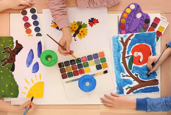 Niños Pequeños Pintando Mesa Vista Superior — Foto de Stock