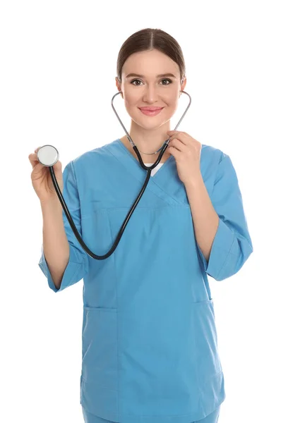 Retrato de médico com estetoscópio sobre fundo branco — Fotografia de Stock