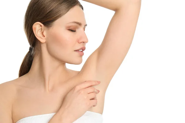 Young beautiful woman showing armpit with smooth clean skin on w — Stock Photo, Image