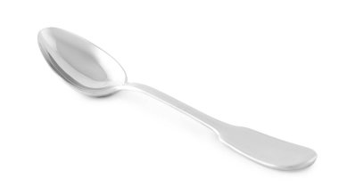 Temiz, parlak metal kaşık beyaza izole edilmiş.