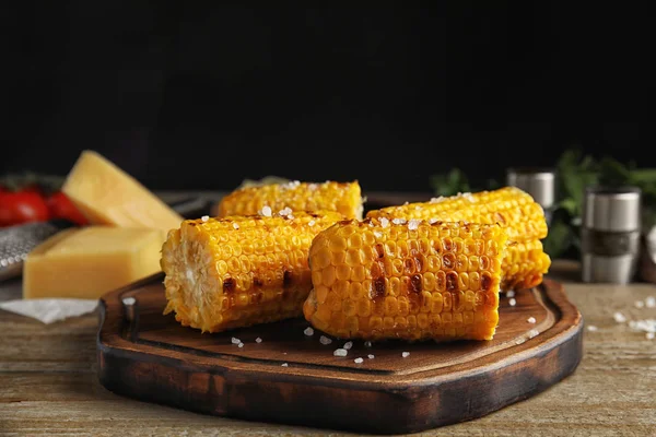 Delicious Grilled Corn Cobs Wooden Table — Stock Photo, Image