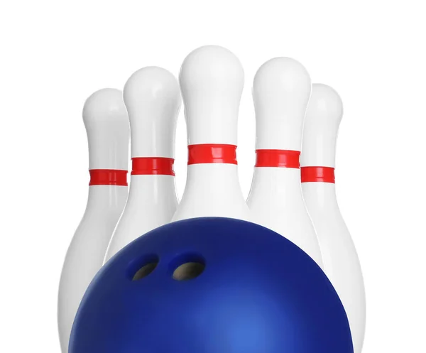 Bowling csapok piros csíkok elszigetelt fehér — Stock Fotó