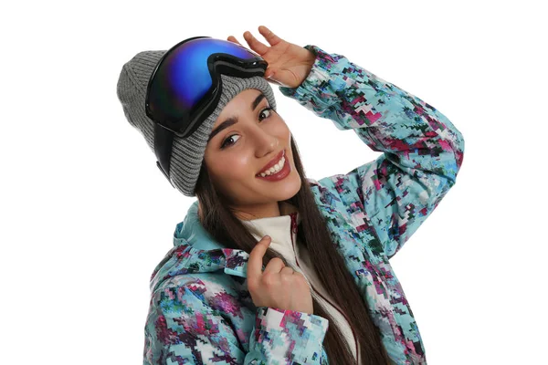 Femme portant des vêtements de sport d'hiver élégants sur fond blanc — Photo