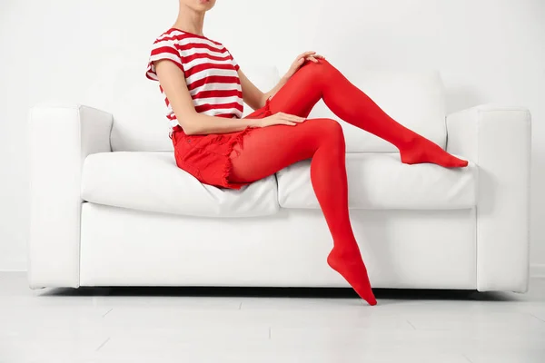 Mujer Con Medias Rojas Sentada Sofá Interior Primer Plano — Foto de Stock