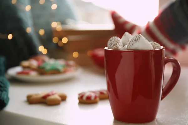 Tasse Köstlichen Heißen Kakao Mit Marshmallows Auf Weißem Tisch Wintergetränk — Stockfoto