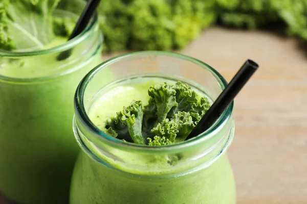 Tasty Fresh Kale Smoothie Table Closeup — 스톡 사진