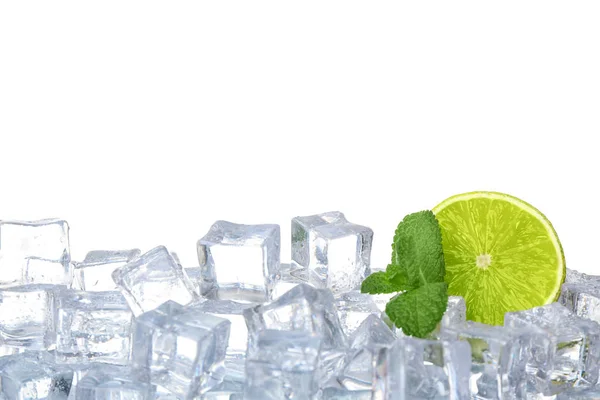 Is kuber, mynta och lime på vit bakgrund — Stockfoto