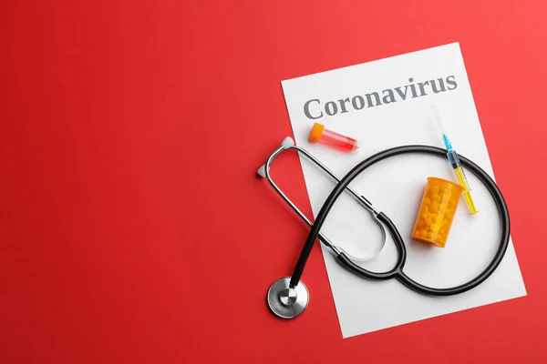 Пласка Композиція Словом Coronavirus Стетоскоп Медицина Червоному Тлі Простір Тексту — стокове фото