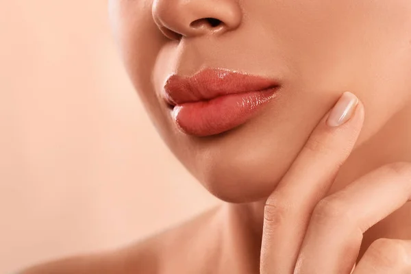 Young Woman Beautiful Full Lips Peach Background Closeup — 스톡 사진