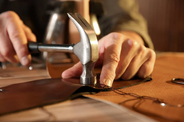 Man Working Piece Leather Table Closeup — Stock Photo, Image