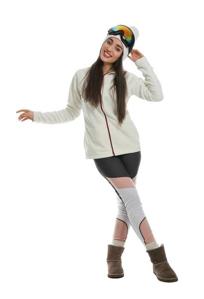 Жінка в стильному зимовому спортивному одязі на білому тлі — стокове фото