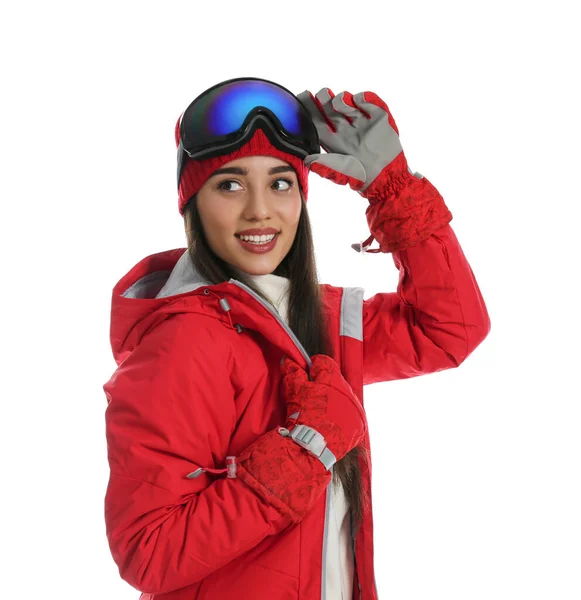 Frau trägt stylische Wintersportkleidung auf weißem Hintergrund — Stockfoto