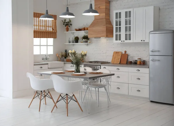 Hermoso Interior Cocina Con Muebles Nuevos Elegantes — Foto de Stock