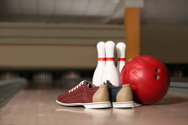 Cipő Labda Bowling Pályán Klubban — Stock Fotó