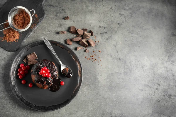 Delicious Warm Chocolate Lava Cake Grey Table Flat Lay Space — 스톡 사진