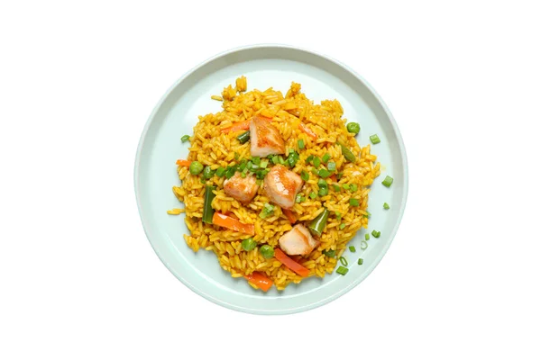 Tavuklu ve sebzeli lezzetli pirinç pilavı. — Stok fotoğraf