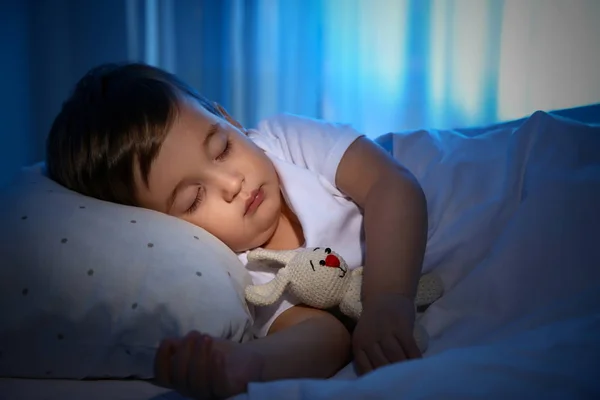 Bebé Bonito Dormindo Com Brinquedo Casa Hora Dormir — Fotografia de Stock