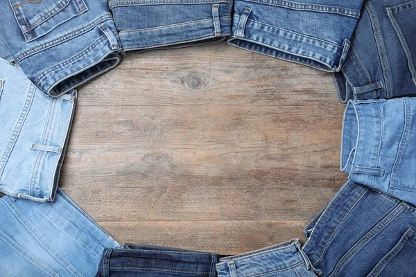 Ram Snygga Jeans Trä Bakgrund Platt Låg Plats För Text — Stockfoto