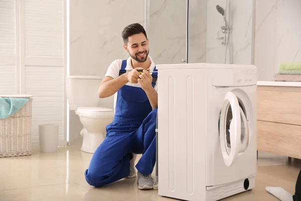 Professional Plumber Repairing Washing Machine Bathroom — Stock Photo, Image