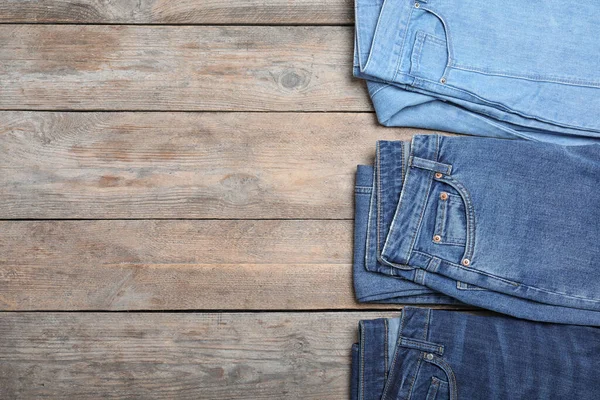 Kollektion Snygga Jeans Trä Bakgrund Platt Låg Plats För Text — Stockfoto