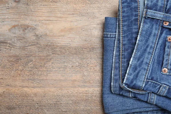 Snygga Jeans Trä Bakgrund Ovanifrån Plats För Text — Stockfoto