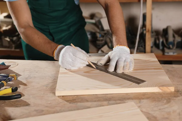 Professional Carpenter Measuring Wooden Board Workshop Closeup — Stock Photo, Image