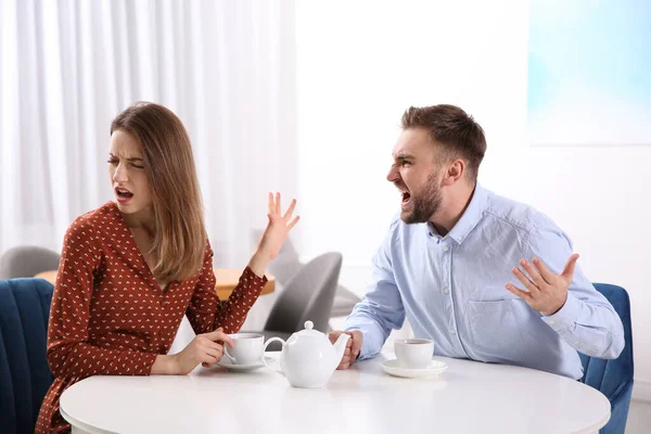 Una Pareja Discutiendo Cafetería Problemas Relación — Foto de Stock