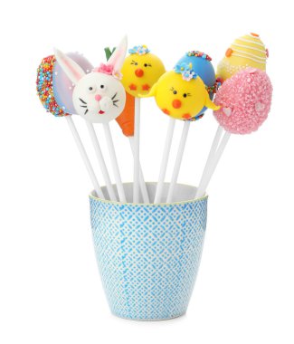 Beyaz arka planda farklı tatlı pastalar. Paskalya tatili