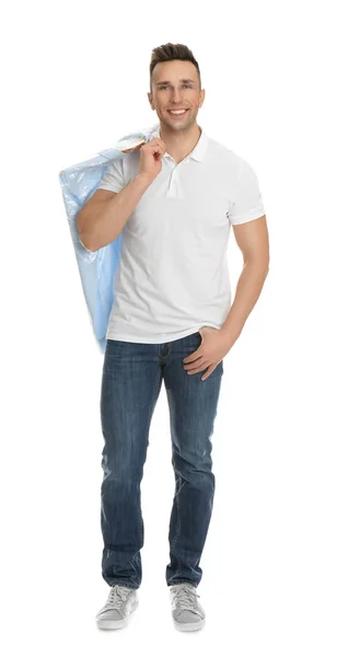 Hombre Sosteniendo Percha Con Camisa Bolsa Plástico Sobre Fondo Blanco —  Fotos de Stock