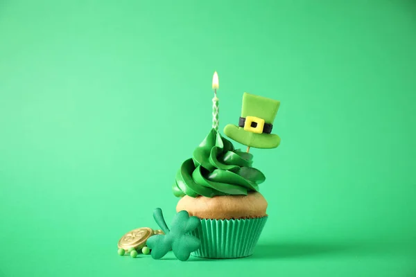 Cupcake Décoré Sur Fond Vert Célébration Saint Patrick — Photo